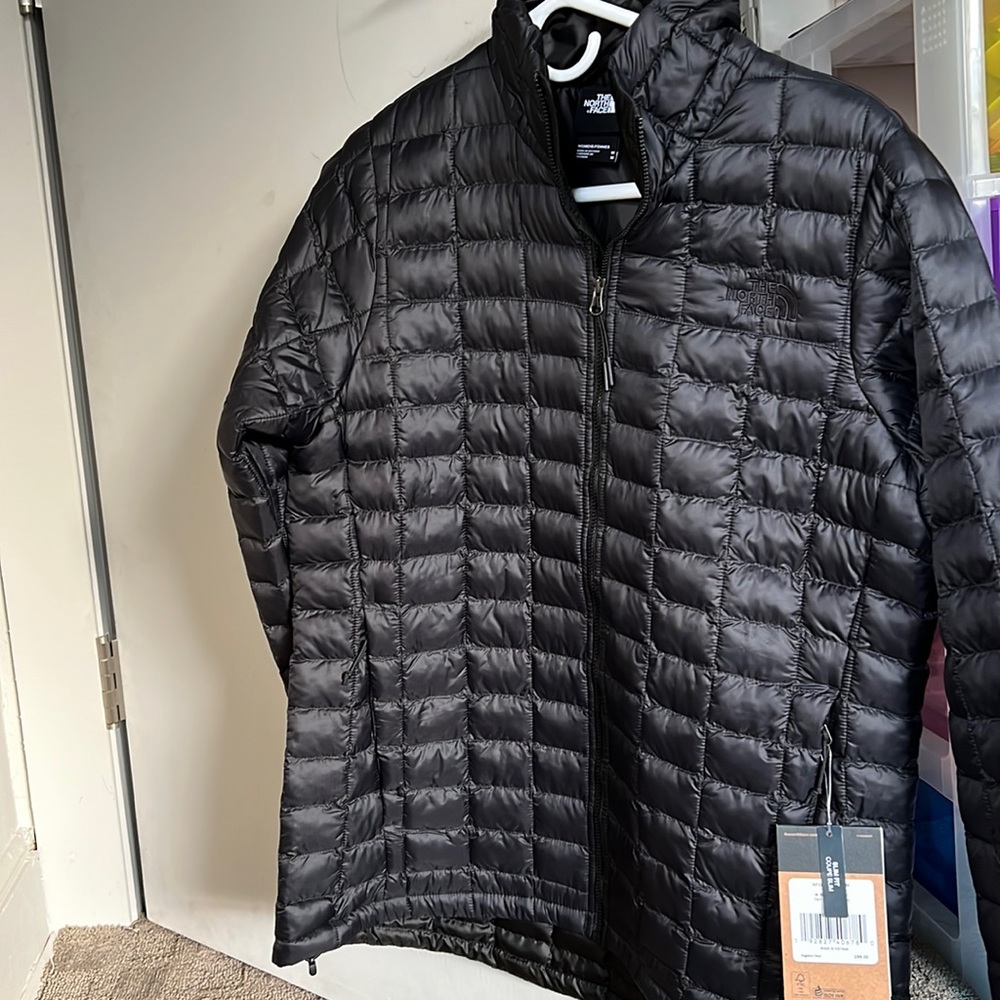The North face table jacket brand new size M